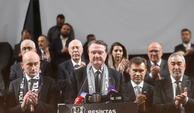 Beşiktaş Kulübünün yeni başkanı Hasan Arat, teşekkür konuşması yaptı: