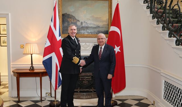 Milli Savunma Bakanı Güler, İngiltere Genelkurmay Başkanı Radakin ile görüştü