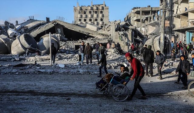 İsrail'in Gazze'ye gece boyu düzenlediği saldırılarda çok sayıda Filistinli hayatını kaybetti