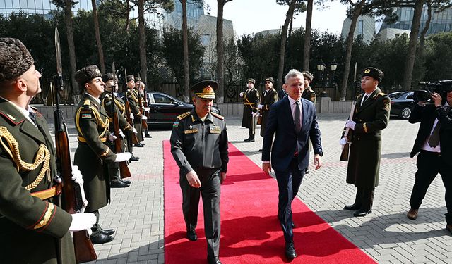 NATO Genel Sekreteri Stoltenberg, Azerbaycan Savunma Bakanı Hasanov ile görüştü