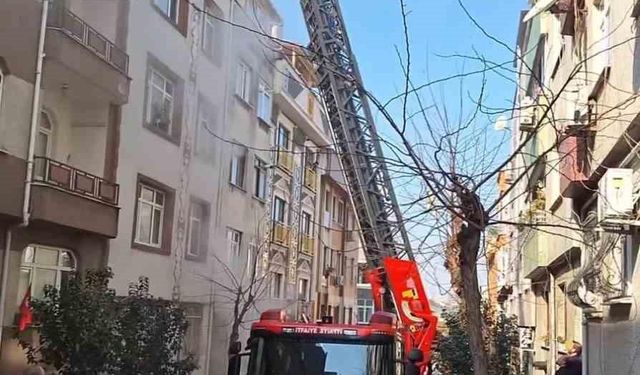 Bayrampaşa’da 4 katlı binada yangın çıktı: İçeride mahsur kalan 1 kişi ağır yaralandı