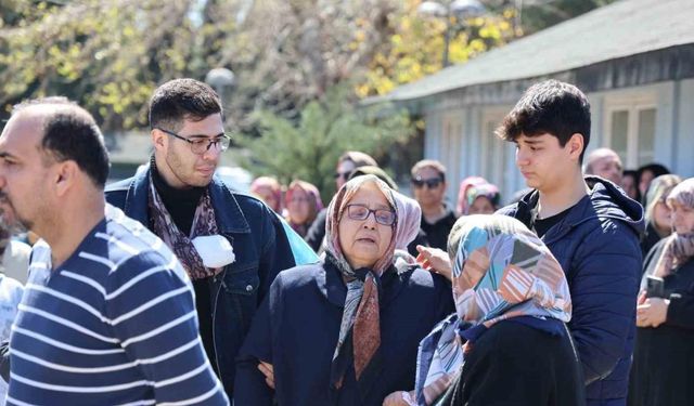 Eski eşinin öldürdüğü kadın doktor gözyaşları içinde toprağa verildi