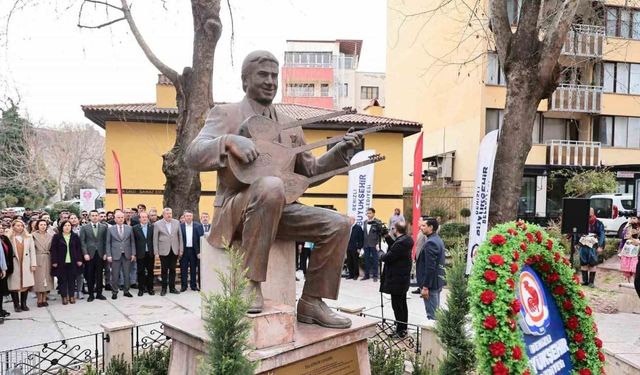 Usta halk ozanı Özay Gönlüm vefatının 24. yıl dönümünde de unutulmadı