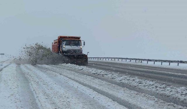 Van’da  11 yerleşim yerinin yolu ulaşıma kapandı