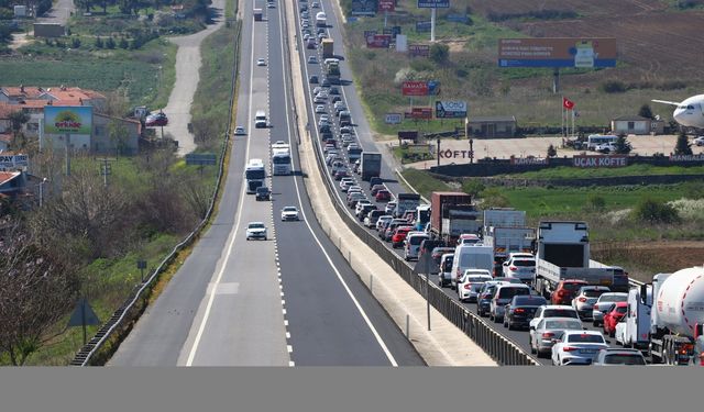 Tekirdağ-İstanbul kara yolunda bayram öncesi trafik yoğunluğu arttı