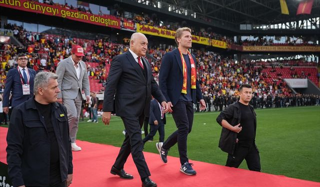 Süper Lig'e yükselen Göztepe, kupasını aldı