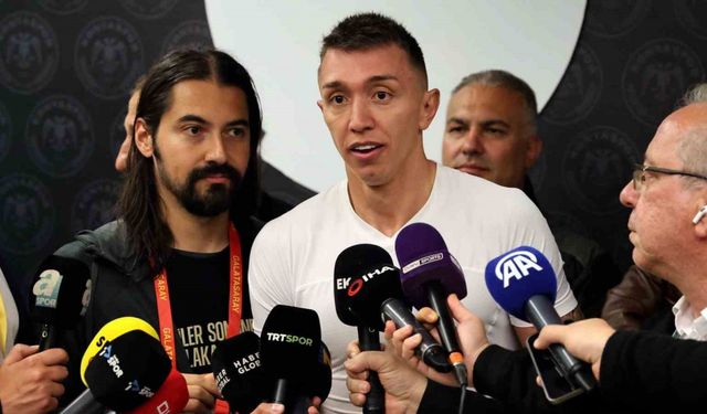 Fernando Muslera: "13 senede, 17 kupam var"