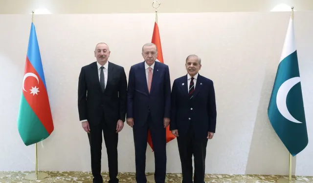 Cumhurbaşkanı Erdoğan, Azerbaycan Cumhurbaşkanı Aliyev ve Pakistan Başbakanı Şerif ile üçlü toplantı yaptı