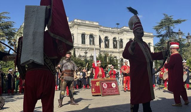 Mehteran Birliğinin Yıldız Sarayı'ndaki gösterisi ilgi gördü