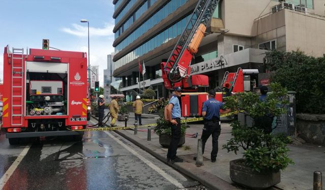 Şişli'de 10 katlı plazada yangın söndürüldü