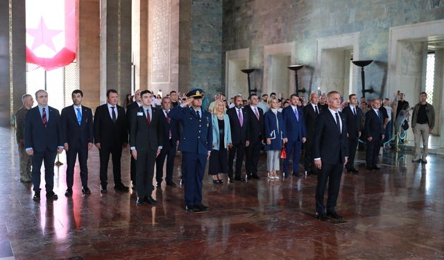 TFF Başkanı Hacıosmanoğlu ve yönetim kurulu üyeleri Anıtkabir'i ziyaret etti