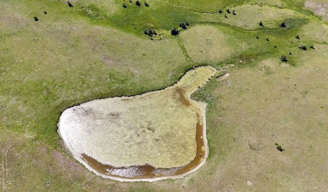 Batı Karadeniz’in zirvesindeki buzul göleti doğal güzelliğiyle hayran bırakıyor