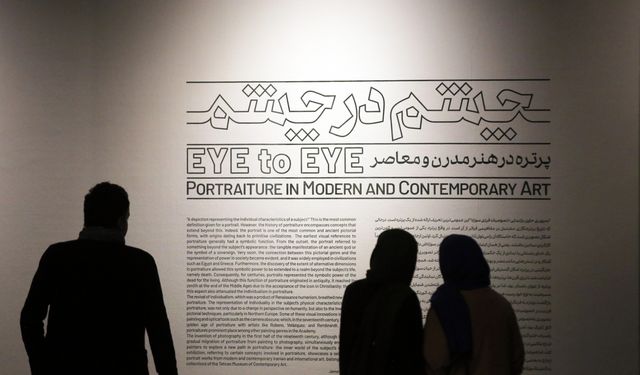 İran'ın başkenti Tahran'daki Çağdaş Sanat Müzesi'nde dünyaca ünlü ressamların eserleri sergileniyor