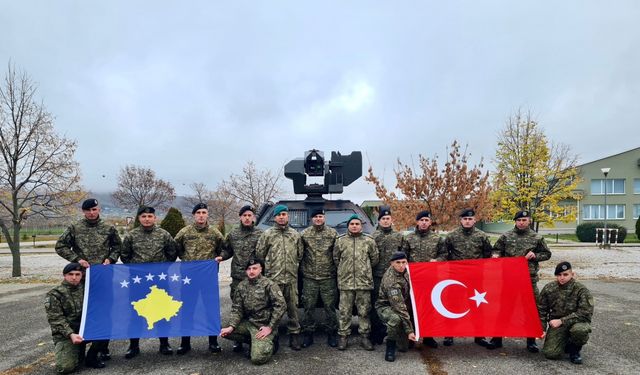 Türk askerinden Kosovalı askerlere "Sarp Silah Sistemi" eğitimi