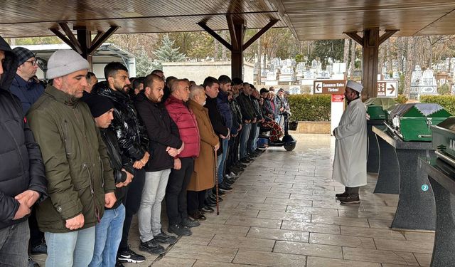 Aksaray'daki evde çıkan yangında yaşamını yitiren çocuğun cenazesi toprağa verildi