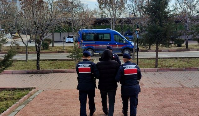 Aksaray’da 27 yıl hapis cezası olan uyuşturucu taciri yakalandı