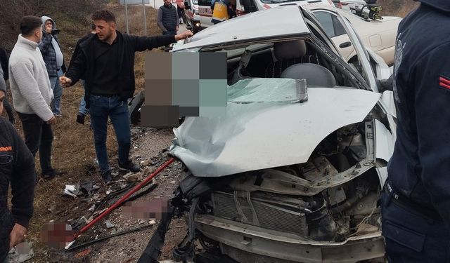 Isparta’da otomobiller kafa kafaya çarpıştı: 1 ölü, 3 yaralı