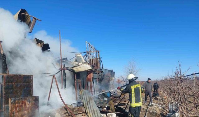 Karaman’da depo yangınında büyük çapta maddi hasar oluştu