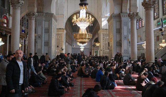 Şam'daki Emevi Camisi'nde cuma namazı kılındı