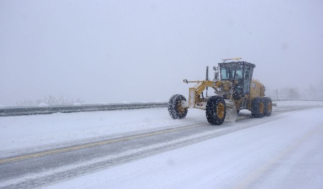 Kırklareli'nin yüksek kesimlerinde kar kalınlığı yarım metreyi buldu