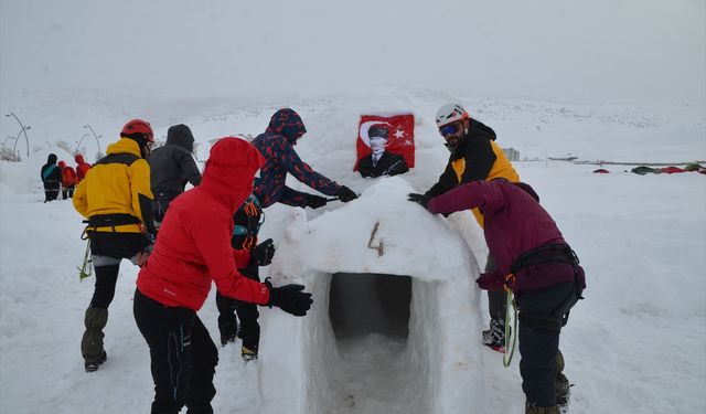 Muş'ta farklı illerden gelen 105 dağcı kış eğitimini tamamladı