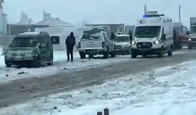 Aksaray’da işçi servisi devrildi: 15 yaralı