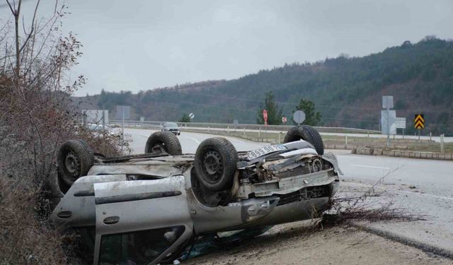 Amasya’da otomobil takla attı: 1’i ağır 3 yaralı