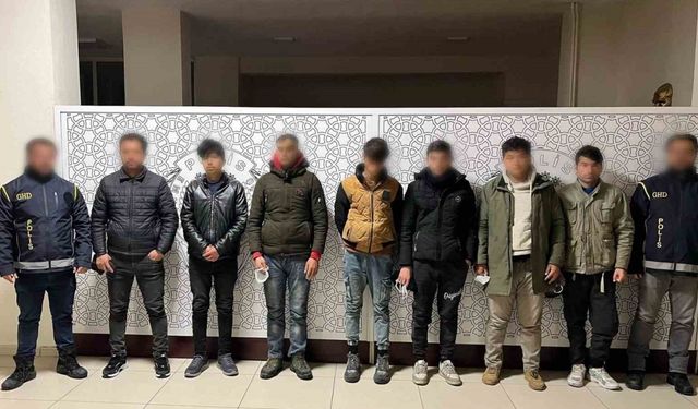 Bayburt’ta 7 kaçak göçmen ve göçmenleri ülkeye sokan 3 organizatör yakalandı