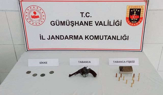 Gümüşhane’de ruhsatsız silah ve sikke ele geçirildi