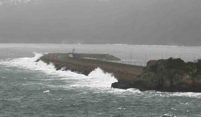 Meteorolojinin uyardığı Bartın’da fırtına