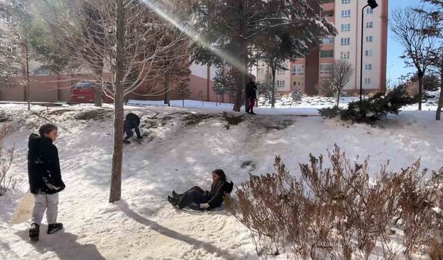 Niğde’de okullar tatil oldu, karın keyfini çocuklar çıkardı