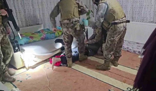 Şafak operasyonunda gözaltına alınan 11 şahıs adliyeye sevk edildi