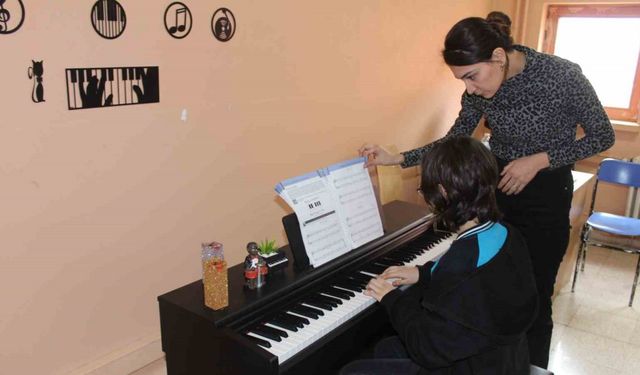 Siirt’te 3 kuşak aynı okulda öğretmen