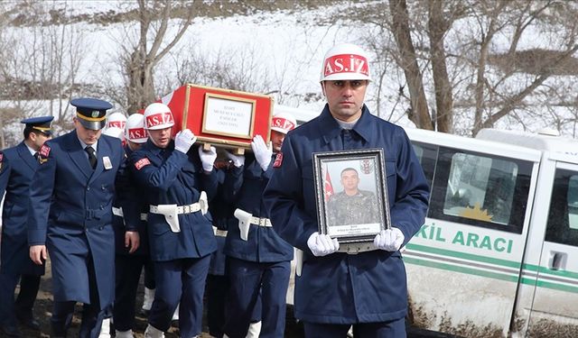 Şehit Sözleşmeli Er Uslu'nun annesine verdiği "ev" sözünü bakanlık yerine getirecek