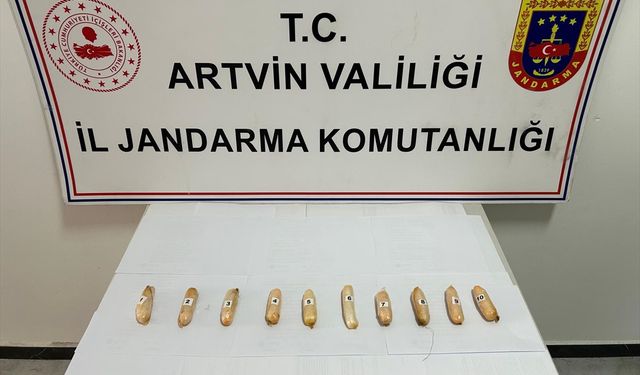 Artvin’de bağırsaklarında uyuşturucu bulunan İran uyruklu şüpheli gözaltına alındı