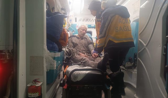 Batman'da heyelan nedeniyle yolu kapanan köydeki hasta hastaneye ulaştırıldı