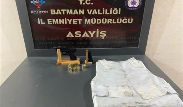 Batman'da üzerlerinde ruhsatsız tabanca bulunan 3 şüpheli tutuklandı