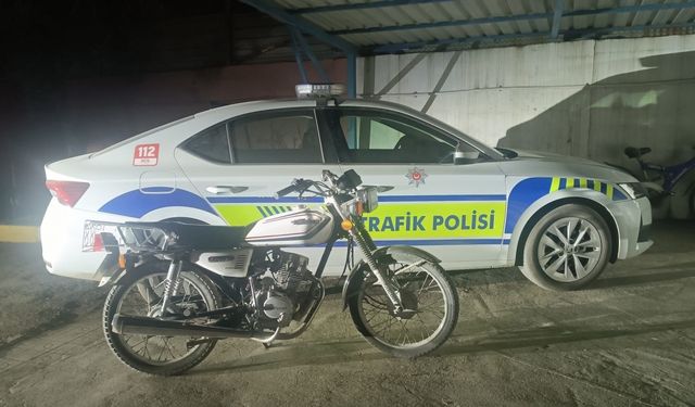 Hatay'da motosikletle akrobatik hareketler yapan sürücüye 13 bin 601 lira ceza