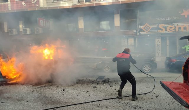 Iğdır'da seyir halindeyken yanan araç kullanılamaz hale geldi