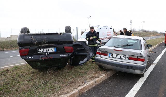 Kırklareli'nde iki otomobilin çarpıştığı kazada 2 kişi yaralandı