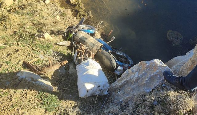 Konya'da motosikletle su kanalına düşen kişi yaralandı