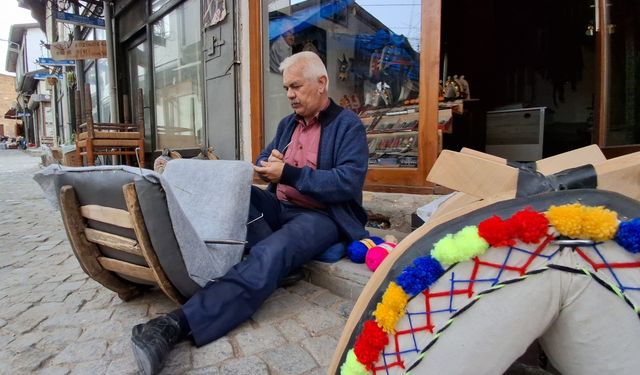 "Yaşayan İnsan Hazinesi" ödüllü usta, Ankara'da semercilik geleneğini sürdürüyor