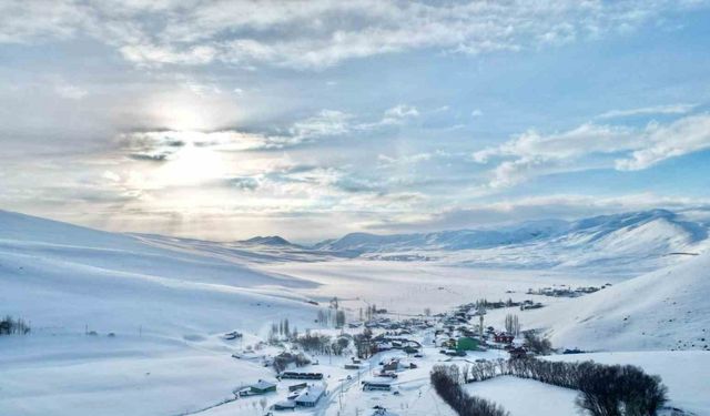Ağrı’da kar yağışının ardından güneş açtı, ortaya kartpostallık görüntüler çıktı