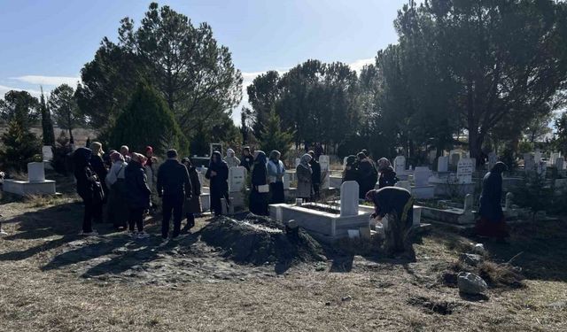 Altınları için canice öldürülen yaşlı kadın, toprağa verildi