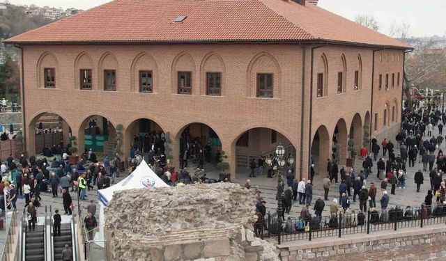 Hacı Bayram Camii’nde gün boyu yoğunluk yaşanıyor