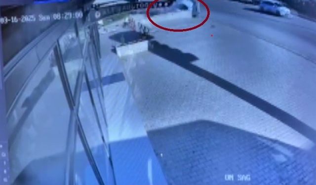 Hatay’da istinat duvarına çarpan otomobil dereye uçtu
