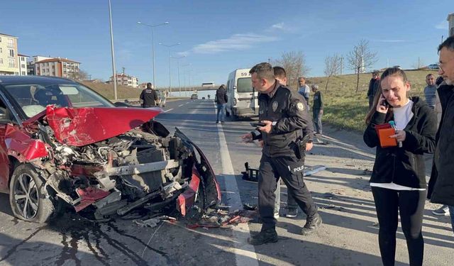 Hurdaya dönen otomobilden yara almadan çıktı, gözyaşlarını tutamadı