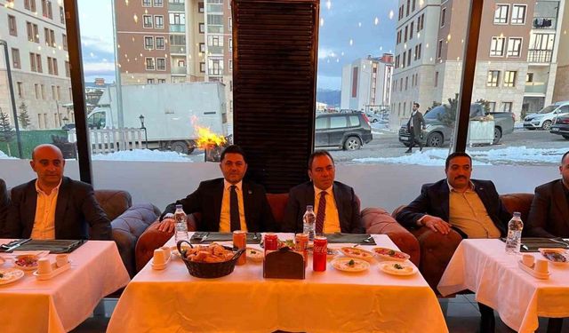 Sarıkamış MHP ilçe teşkilatı iftarda buluştu