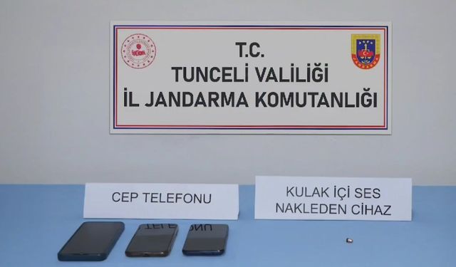 Sürücü belgesi sınavında akıllara durgunluk veren kopya düzeneğine jandarmadan suçüstü