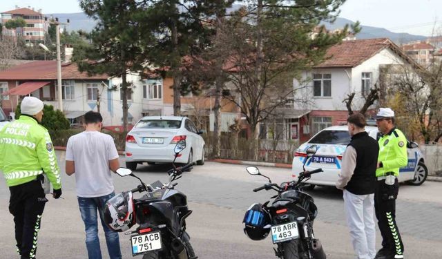 Trafiği tehlikeye sokan motosiklet sürücülerine 11 bin 467 TL para cezası
